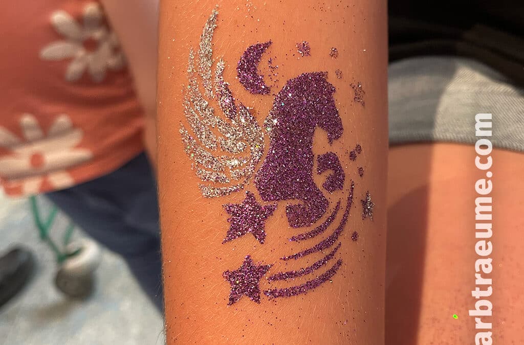 Glitzertattoos im goldenen September