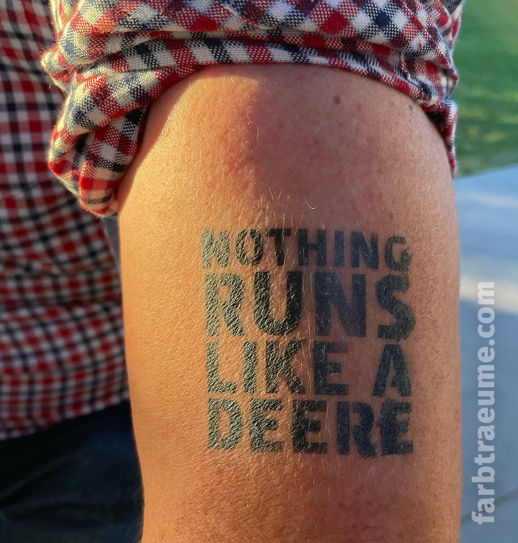 Airbrush Tattoo "Nothing runs lika deere"