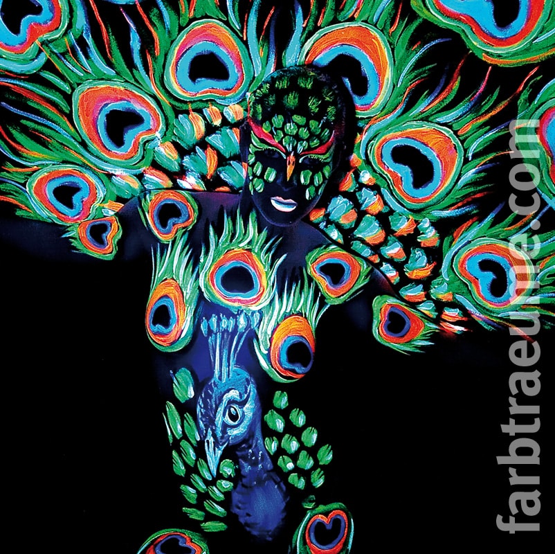 Schwarzlicht Bodypainting mit Pfau