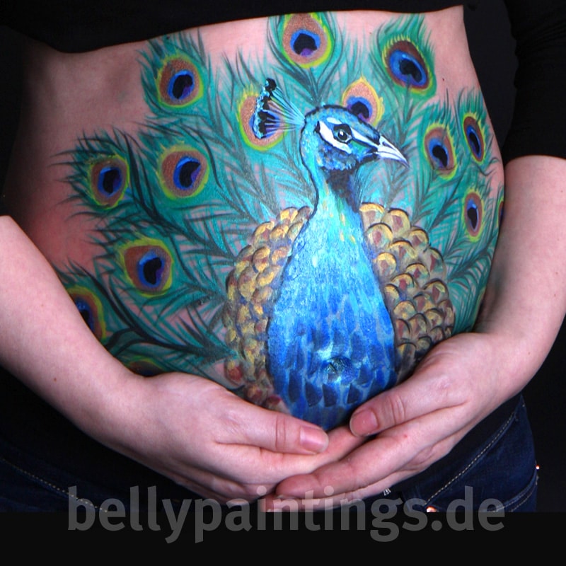 Babybauchbemalung mit Pfau